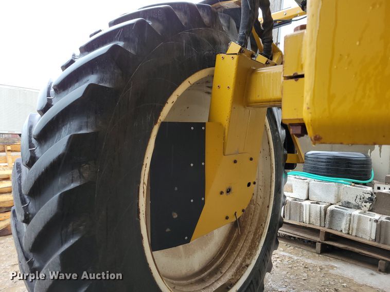 image for item DM8221 2009 Ag-Chem RoGator 1286C  spreader