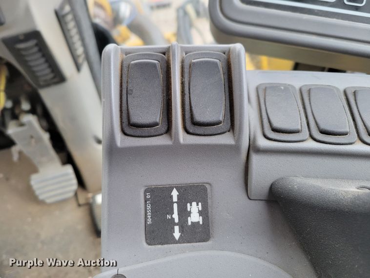 image for item DM8221 2009 Ag-Chem RoGator 1286C  spreader