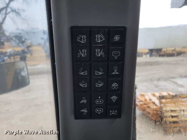 image for item DM8221 2009 Ag-Chem RoGator 1286C  spreader