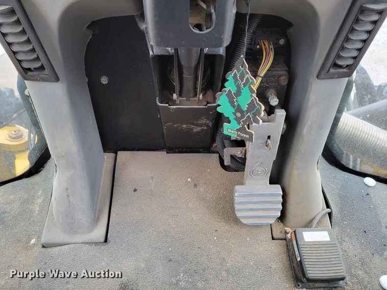 image for item DM8221 2009 Ag-Chem RoGator 1286C  spreader