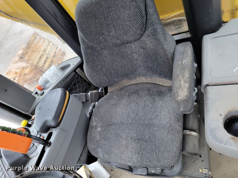 image for item DM8221 2009 Ag-Chem RoGator 1286C  spreader