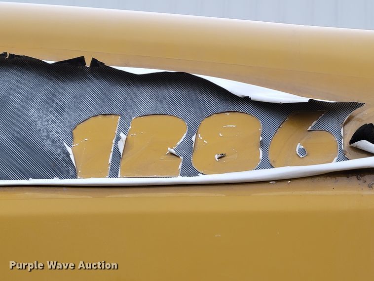 image for item DM8221 2009 Ag-Chem RoGator 1286C  spreader