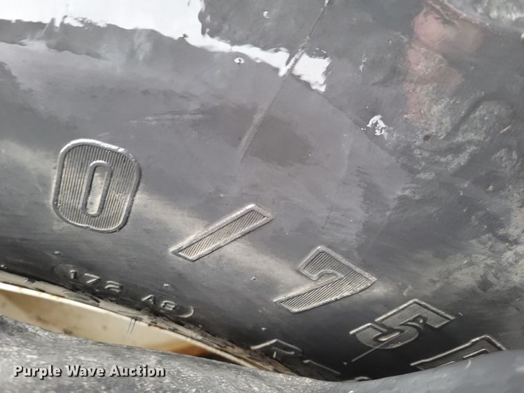 image for item DM8221 2009 Ag-Chem RoGator 1286C  spreader