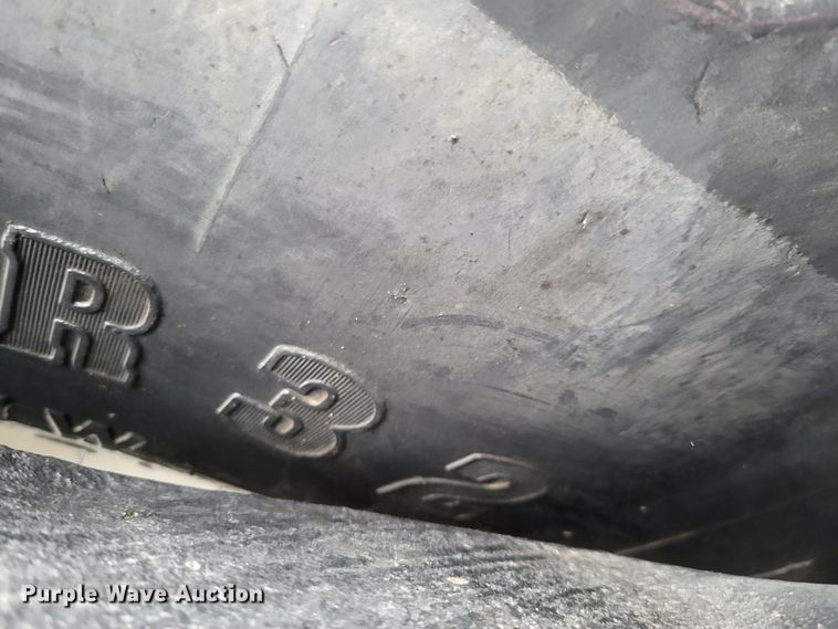 image for item DM8221 2009 Ag-Chem RoGator 1286C  spreader