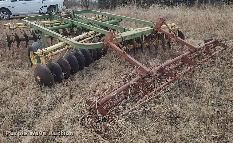 image for item DO3745 John Deere 210  disk