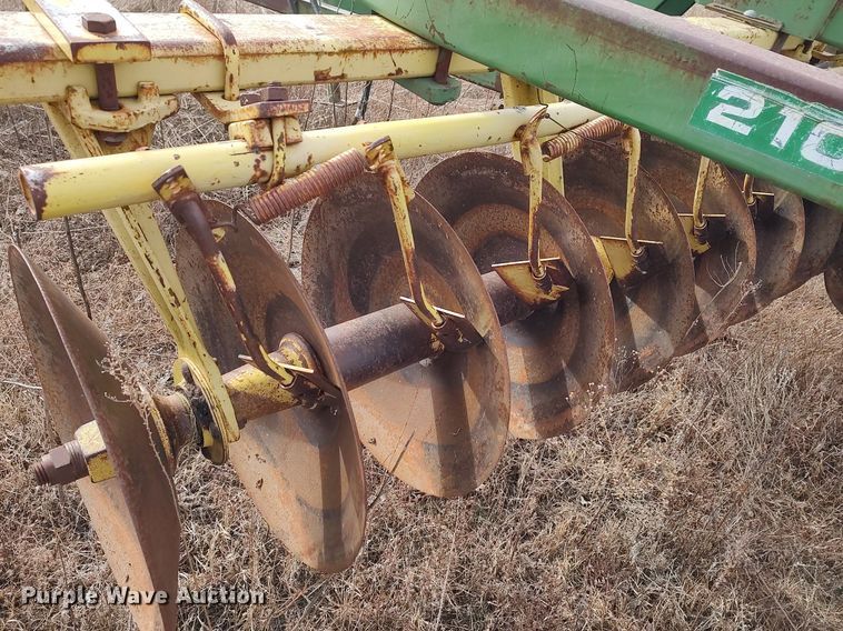 image for item DO3745 John Deere 210  disk