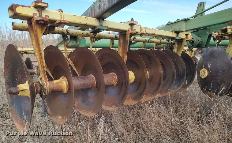 image for item DO3745 John Deere 210  disk