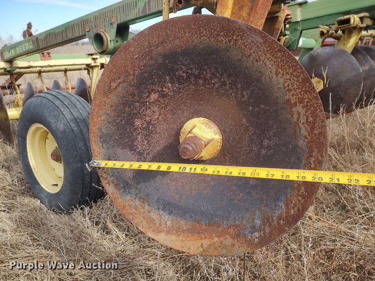 image for item DO3745 John Deere 210  disk