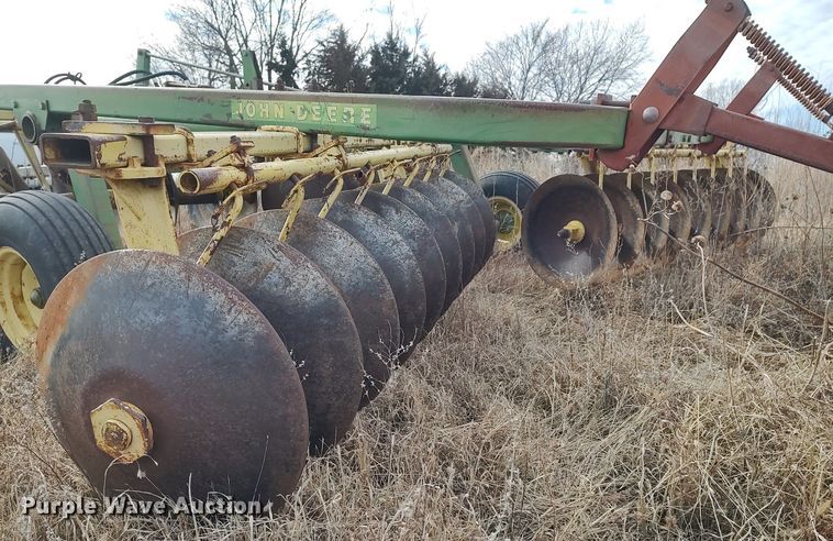 image for item DO3745 John Deere 210  disk