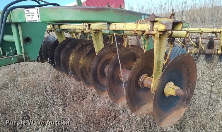 image for item DO3745 John Deere 210  disk