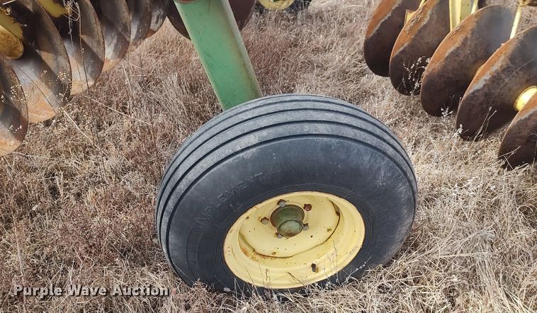 image for item DO3745 John Deere 210  disk