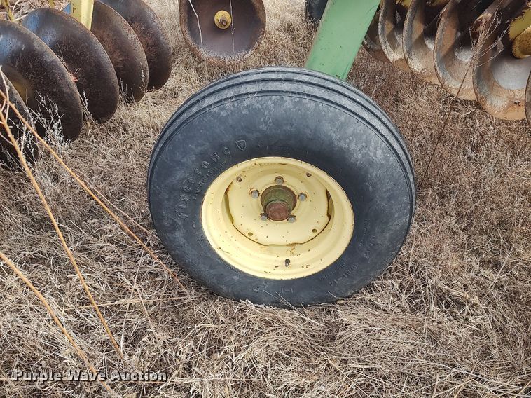 image for item DO3745 John Deere 210  disk