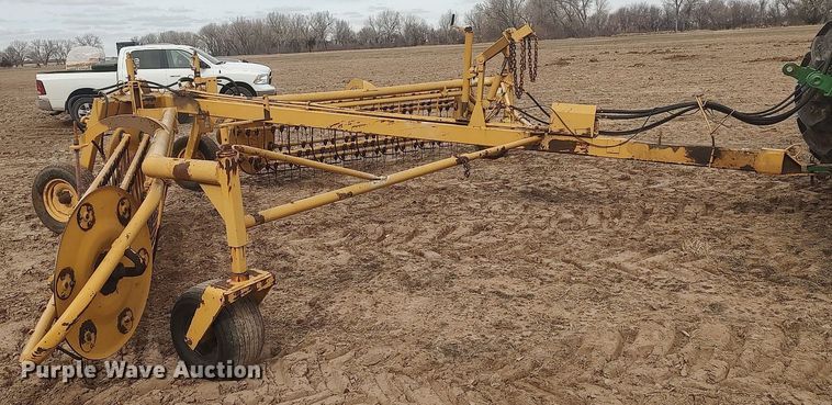 image for item DO3778 Vermeer R23  hay rake