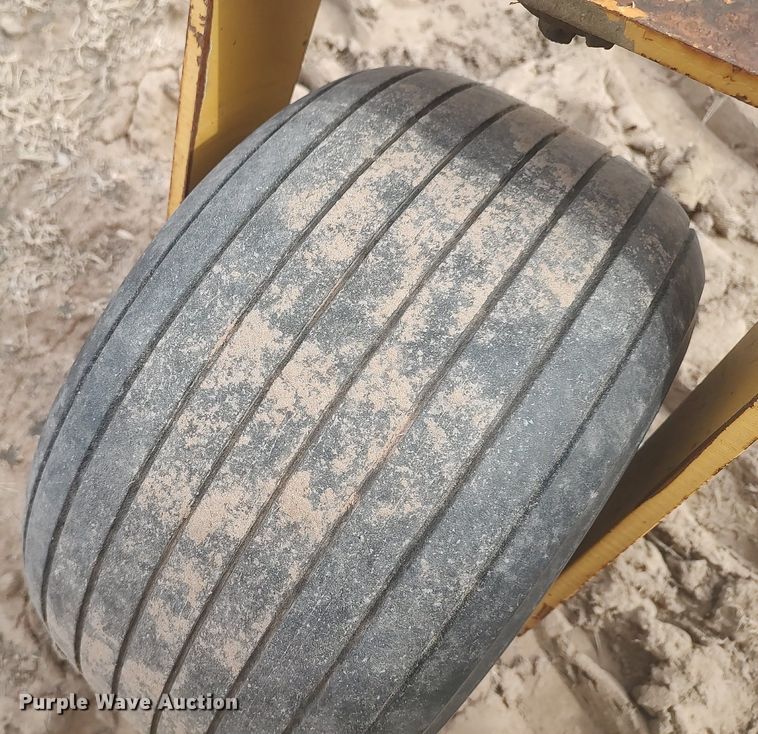 image for item DO3778 Vermeer R23  hay rake