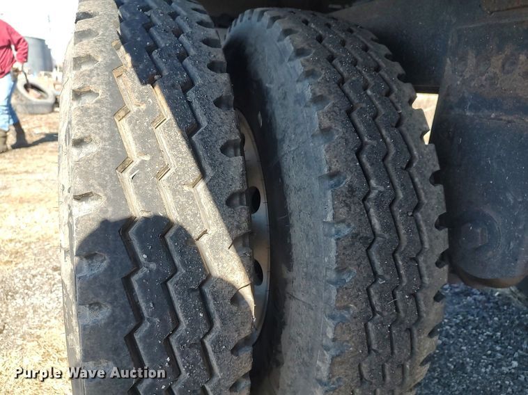 image for item DO3794 2009 Timpte Super Hopper  grain trailer