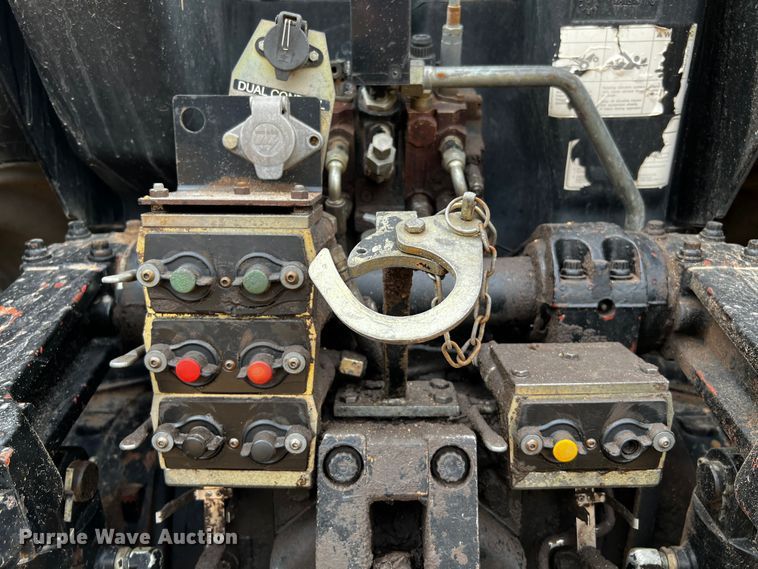 image for item DQ1970 2002 Challenger MT665  MFWD tractor