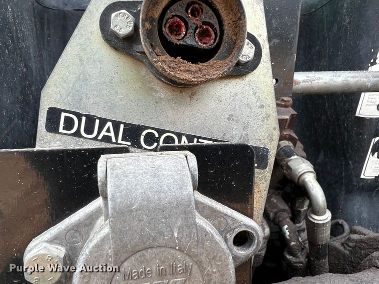 image for item DQ1970 2002 Challenger MT665  MFWD tractor