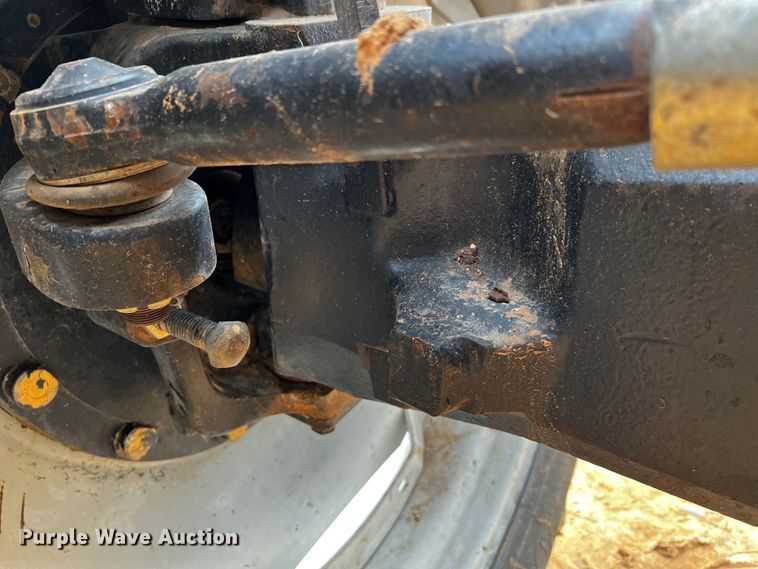 image for item DQ1970 2002 Challenger MT665  MFWD tractor