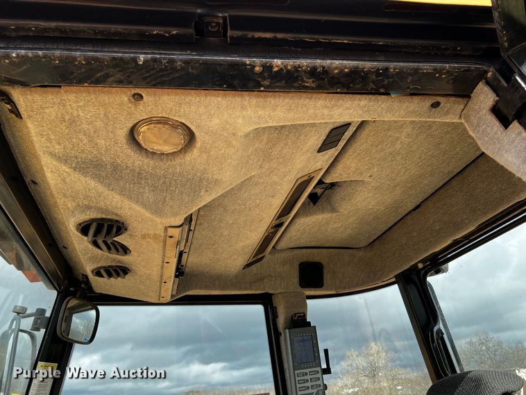 image for item DQ1970 2002 Challenger MT665  MFWD tractor