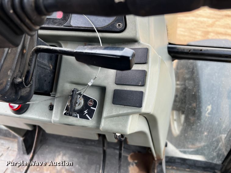 image for item DQ1970 2002 Challenger MT665  MFWD tractor