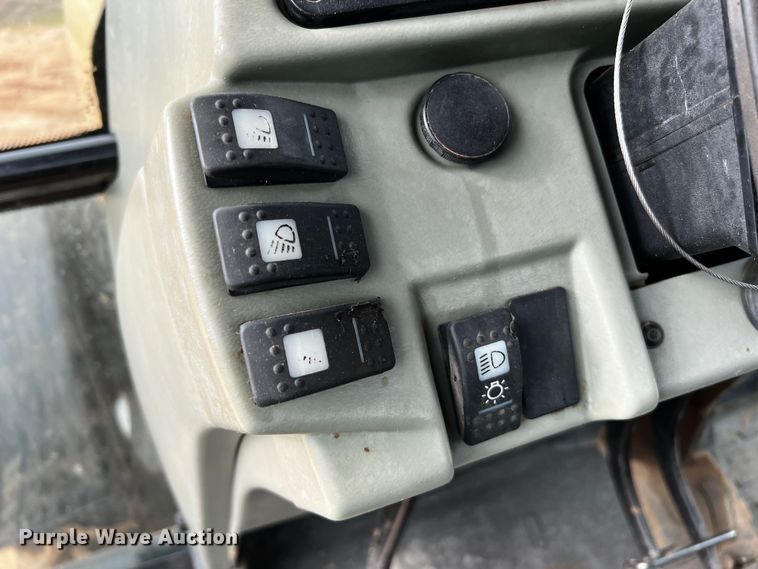 image for item DQ1970 2002 Challenger MT665  MFWD tractor