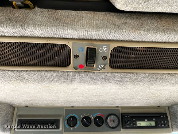 image for item DQ1970 2002 Challenger MT665  MFWD tractor