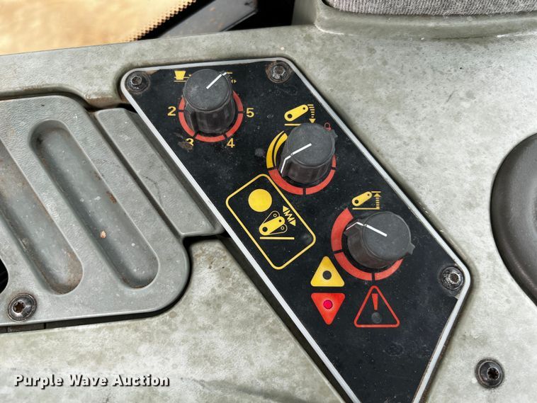 image for item DQ1970 2002 Challenger MT665  MFWD tractor