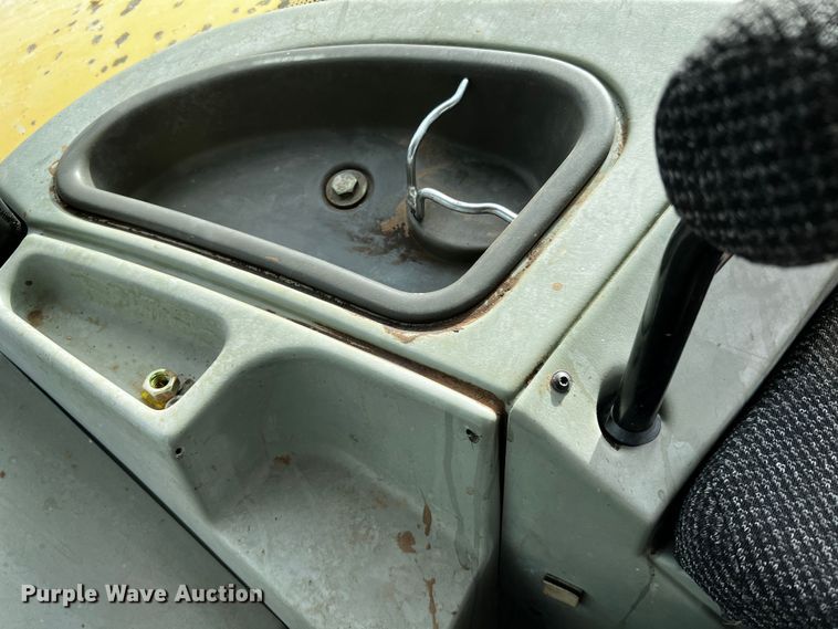 image for item DQ1970 2002 Challenger MT665  MFWD tractor