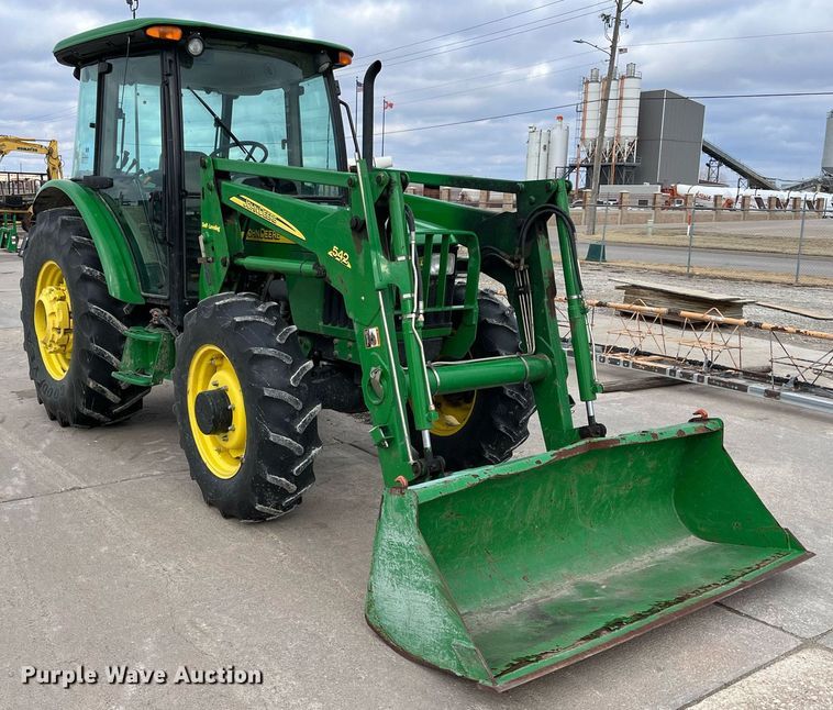 image for item DQ3980 2004 John Deere 5520  MFWD tractor