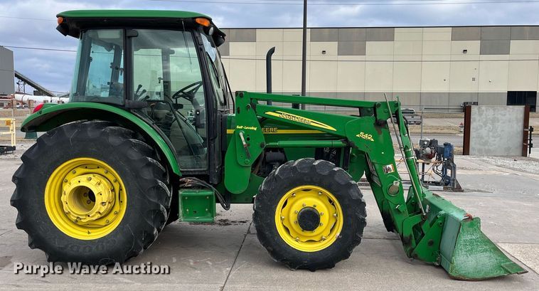 image for item DQ3980 2004 John Deere 5520  MFWD tractor