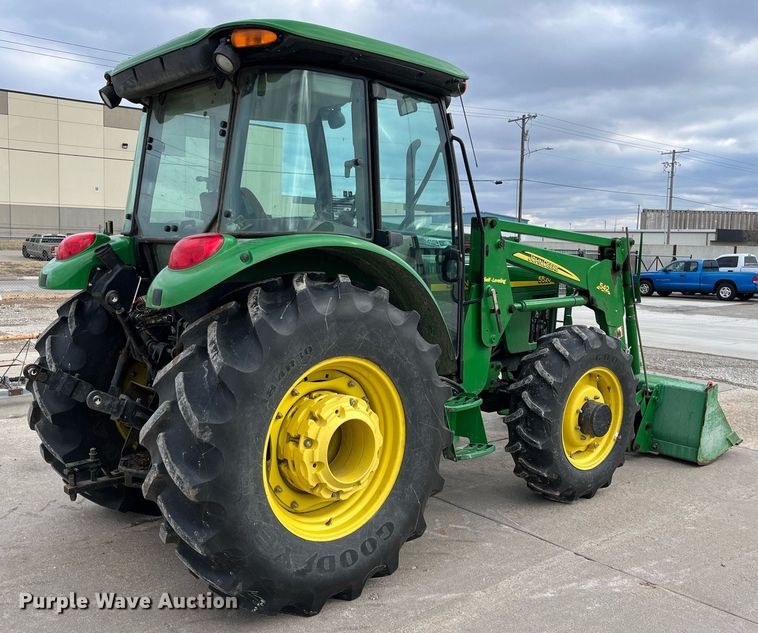 image for item DQ3980 2004 John Deere 5520  MFWD tractor
