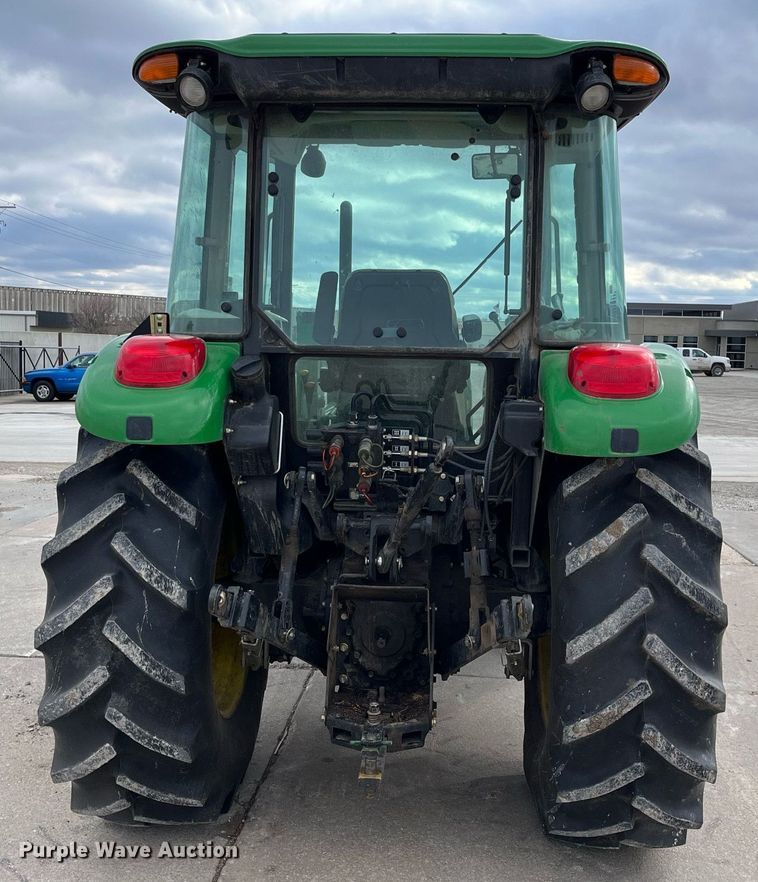 image for item DQ3980 2004 John Deere 5520  MFWD tractor