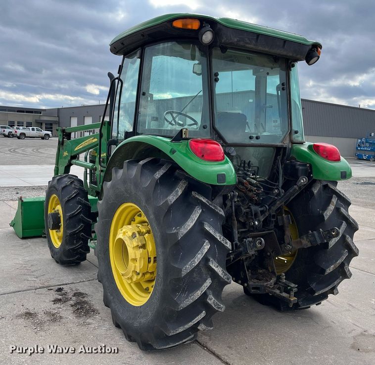 image for item DQ3980 2004 John Deere 5520  MFWD tractor