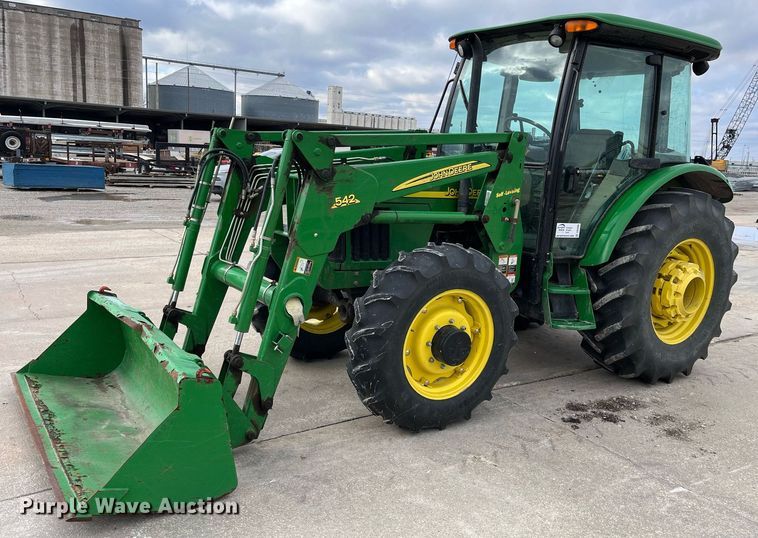 image for item DQ3980 2004 John Deere 5520  MFWD tractor