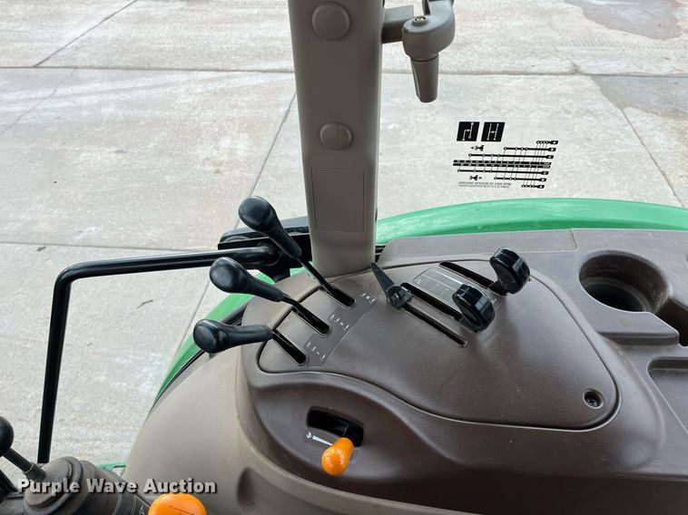 image for item DQ3980 2004 John Deere 5520  MFWD tractor