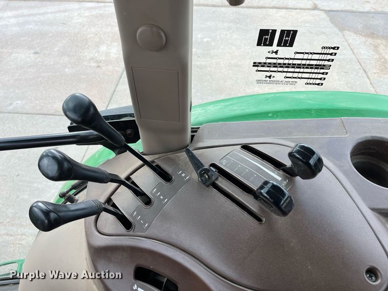 image for item DQ3980 2004 John Deere 5520  MFWD tractor