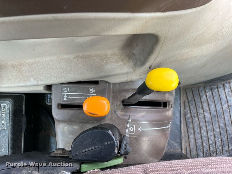 image for item DQ3980 2004 John Deere 5520  MFWD tractor