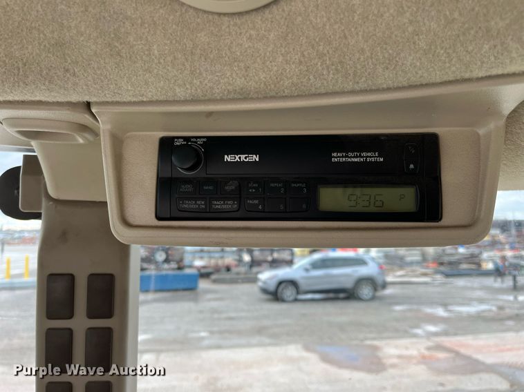 image for item DQ3980 2004 John Deere 5520  MFWD tractor