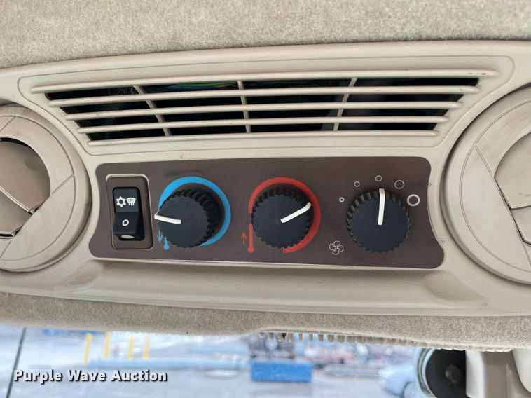 image for item DQ3980 2004 John Deere 5520  MFWD tractor