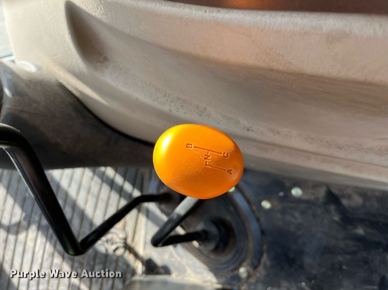 image for item DQ3980 2004 John Deere 5520  MFWD tractor