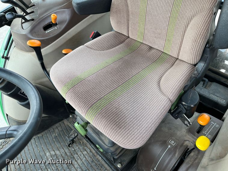 image for item DQ3980 2004 John Deere 5520  MFWD tractor