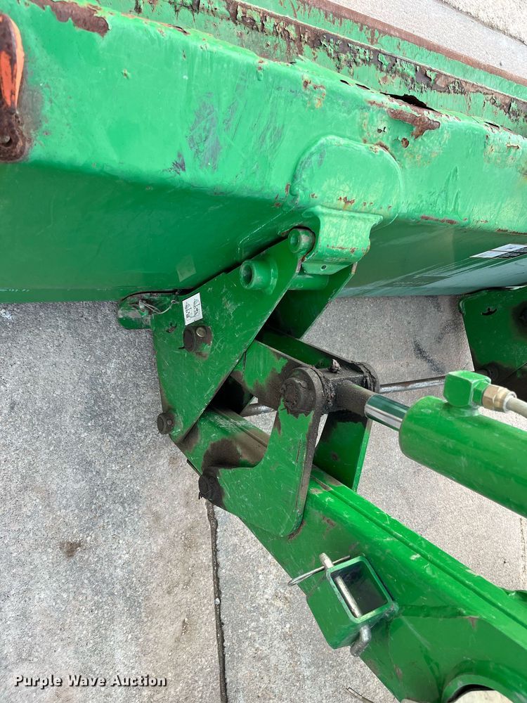 image for item DQ3980 2004 John Deere 5520  MFWD tractor