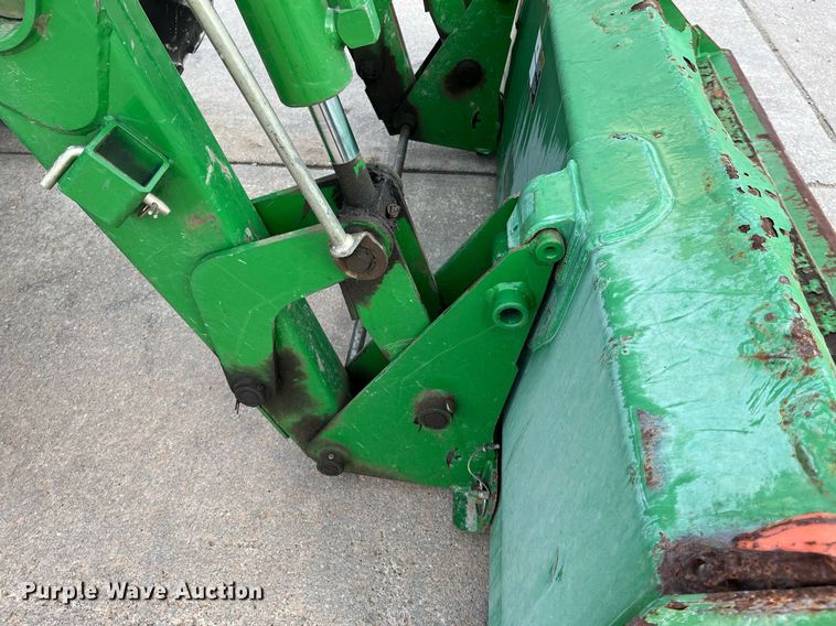 image for item DQ3980 2004 John Deere 5520  MFWD tractor