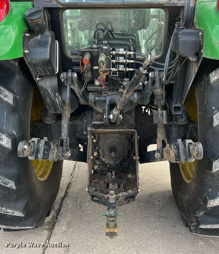 image for item DQ3980 2004 John Deere 5520  MFWD tractor