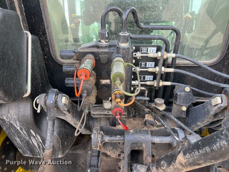 image for item DQ3980 2004 John Deere 5520  MFWD tractor