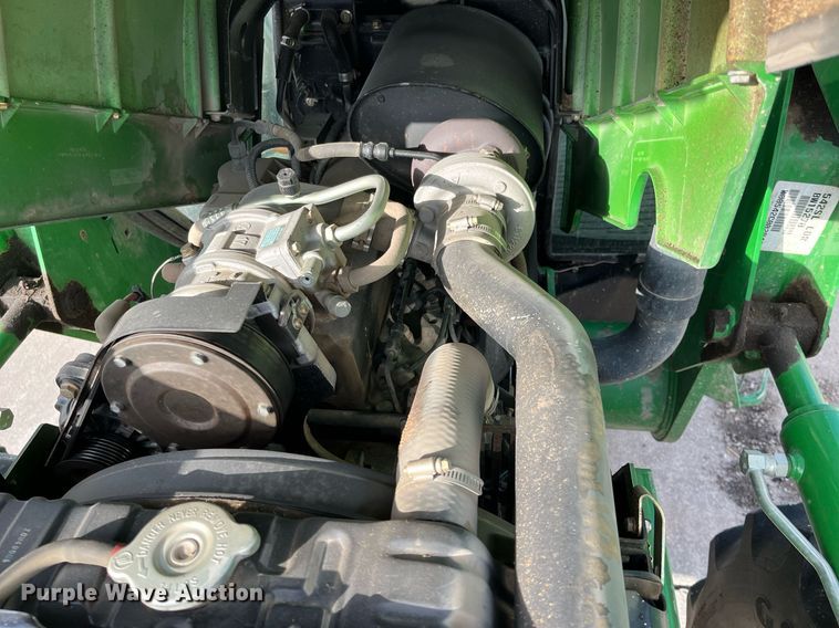 image for item DQ3980 2004 John Deere 5520  MFWD tractor