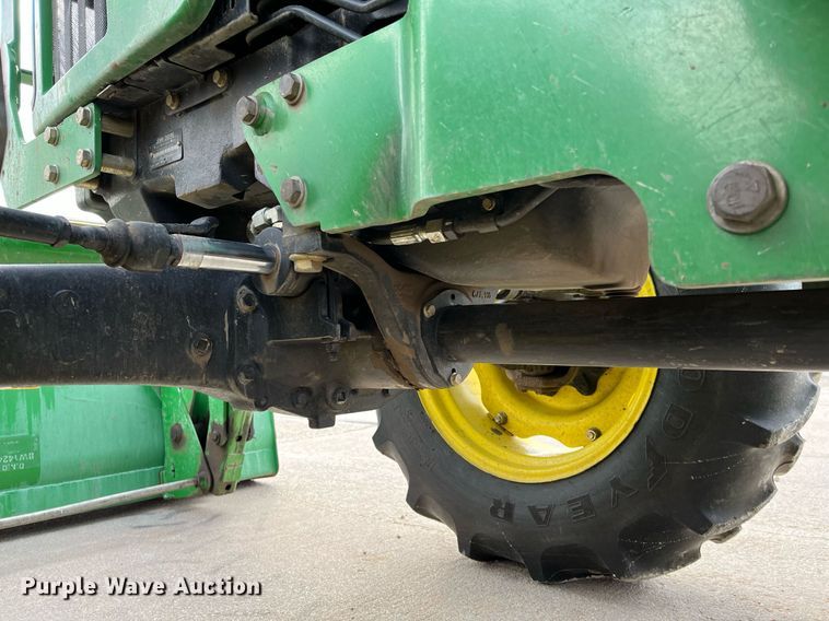 image for item DQ3980 2004 John Deere 5520  MFWD tractor