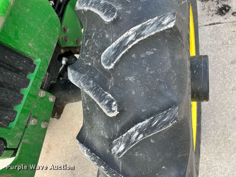 image for item DQ3980 2004 John Deere 5520  MFWD tractor