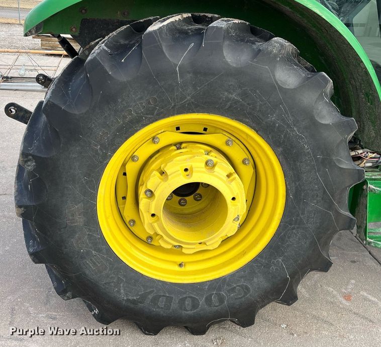 image for item DQ3980 2004 John Deere 5520  MFWD tractor