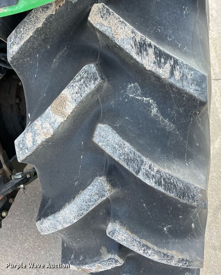 image for item DQ3980 2004 John Deere 5520  MFWD tractor